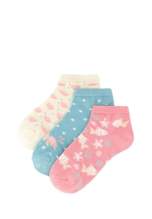 Tres pares de calcetines hasta el tobillo en colores pastel: crema con coral rosa, azul con puntos blancos y rosa con patrones de peces y estrellas de mar blancas.