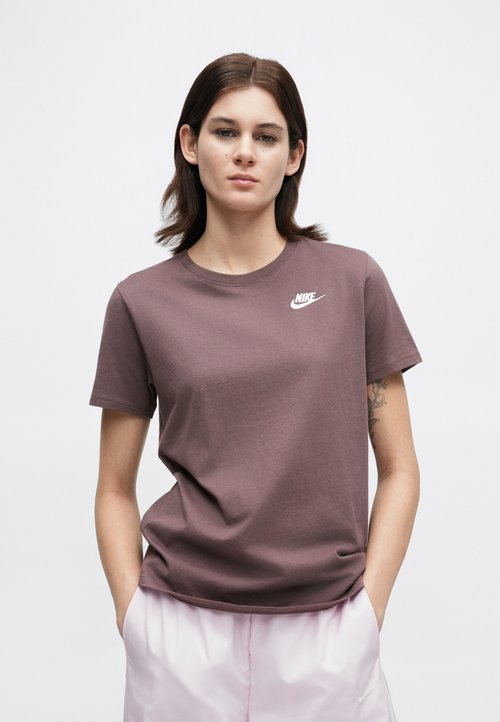 Nike T-Shirt 'Club Essential' — foto 6