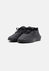 adidas Originals SWIFT RUN 22 UNISEX - Joggesko - core black/grey five/footwear white