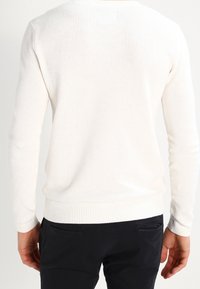 Minimum Sweter