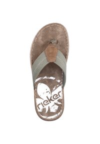 Brun flip-flop med en texturerad tygöverdel, grön randig rem och en brun läderdetalj med en logotyp. Gummifodrad sula.