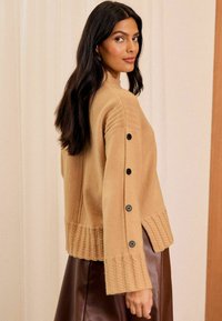 Love & Roses Strickpullover - camel