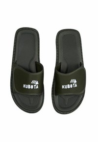 Czarne i zielone klapki z teksturowaną wkładką, regulowanym materiałowym paskiem oraz białym logo "KUBOTA". Gumowa podeszwa z ryflowanymi krawędziami.