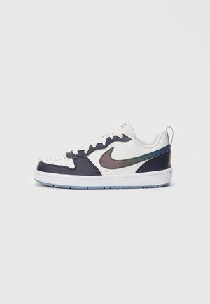 COURT BOROUGH LOW UNISEX - Sneakers low - platinum-coloured/cave purple/white/ashen slate
