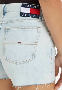 Tommy Jeans HOT - Shorts vaqueros - blau
