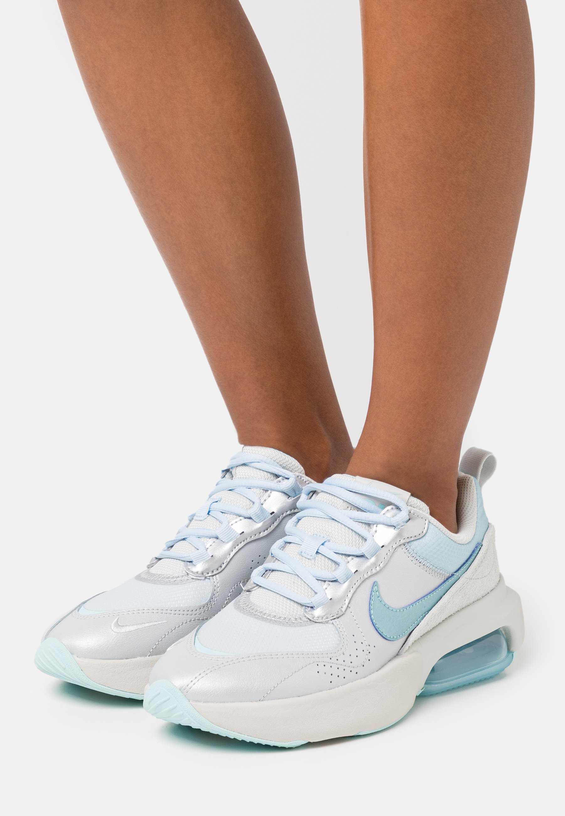 Nike Sportswear AIR MAX VERONA - Sneakers laag - metallic platnum/glacier  ice/zilverkleurig - Zalando.nl