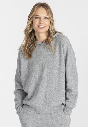 Szary, prążkowany hoodie wykonany z miękkiego materiału, z przednią kieszenią typu kangurek oraz luźnym krojem z kapturem. Prosty, stonowany design.