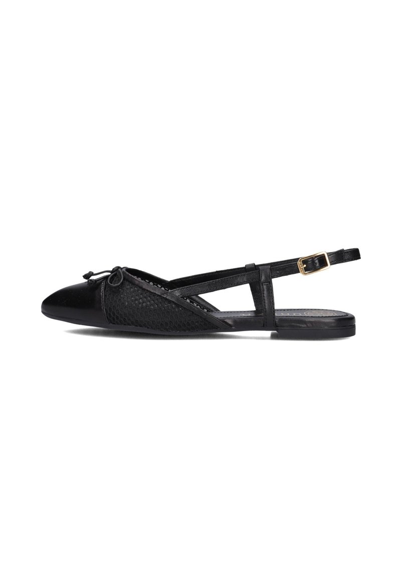 Scarpe flat slingback nere con punta appuntita, tomaia in rete, dettagli in pelle e una fibbia dorata sulla cinghia.