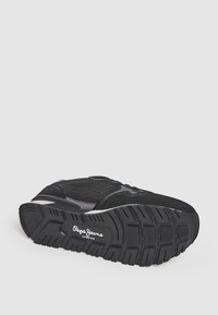 Pepe Jeans Sneakers - black