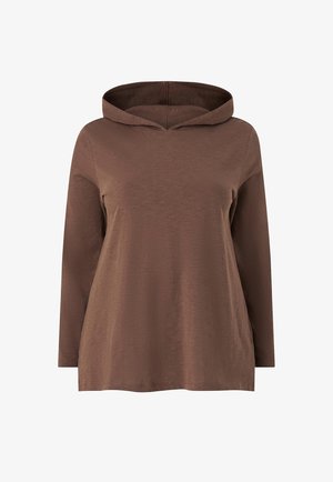 Sudadera marrón de manga larga hecha de tela suave. Presenta un cuello redondeado y un ajuste holgado, con aberturas laterales para facilitar el movimiento.