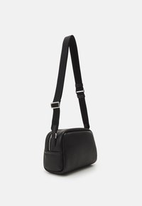 kate spade new york PUFFED SMALL CROSSBODY - Taška s příčným popruhem - black