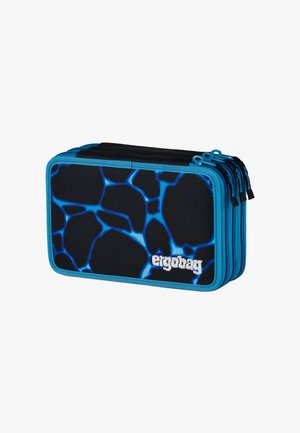 Gefüttertes Federmäppchen mit Reißverschluss, schwarzem Hintergrund und blauem abstraktem Muster, mit blauen Akzenten und "ergobag"-Logo an der Seite.