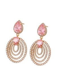Orecchini in oro rosa con pietre rosa a forma di goccia e design circolare, arricchiti da strass trasparenti in anelli a più strati.