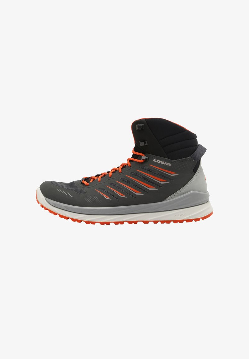 Grauer Wanderschuh mit orangen Akzenten, mittelhohe Bauweise, synthetisches Obermaterial, strukturierte Oberfläche und Gummisohle mit Traktionsstollen.