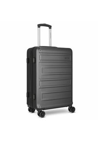 Harde koffer in donkergrijs met horizontale ribbels, zwarte accenten, vier wielen en een uitschuifbare aluminium handgreep.