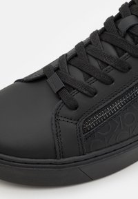 Calvin Klein TOP LACE UP ZIP MONO - Sapatilhas de cano alto - black