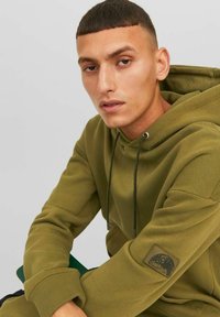 Jack & Jones JCOCLASSIC  oliwkowy