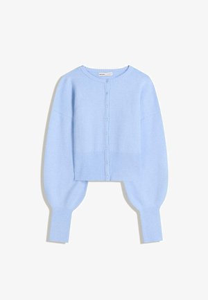 Hellblaue, verkürzte Strickjacke aus weichem Material mit rundem Ausschnitt, Knopfverschluss und Ballonärmeln mit gerippten Bündchen.