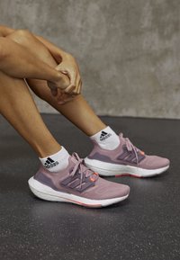 ULTRABOOST 22 W UNISEX - Obuwie do biegania treningowe