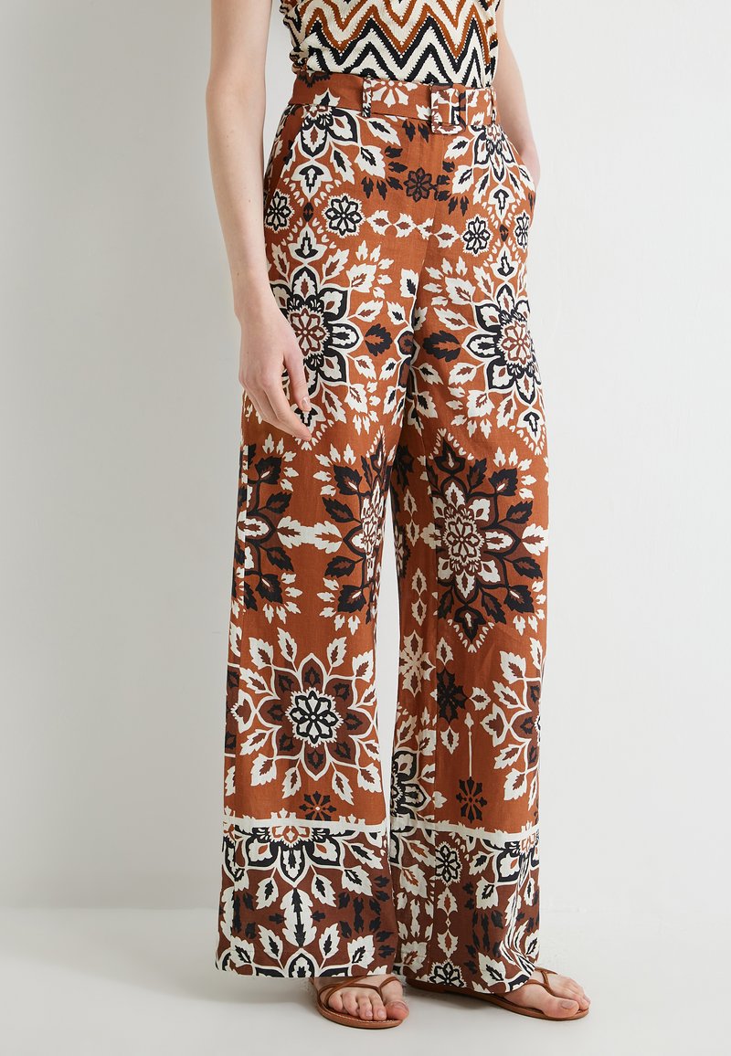 Koton BELTED POCKET DETAIL PATTERNED WIDE LEG - Broek - brown