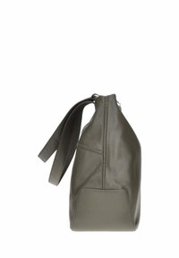 Borsa in pelle verde oliva con forma strutturata, chiusura a zip e due spallacci regolabili. Presenta una finitura testurizzata e una base angolare.