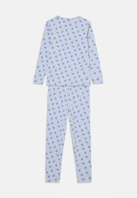 Lange mouwen blauwe pyjama-set met een bloemenpatroon met kleine blauwe bloemen en groene accenten op een lichte achtergrond. Zacht katoenmateriaal.