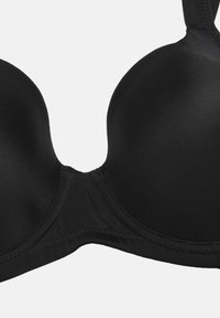 Svart vadderad bh med slät tyg, byglarstöd och justerbara band. Har en sömlös design och säker hyska-och-öga stängning.