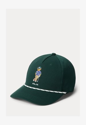 Mørkegrønn baseballcaps med brodert bjørn som spiller golf, iført blå skjorte, beige bukser, og "RLX"-logo under, med en hvit tau-detalj.