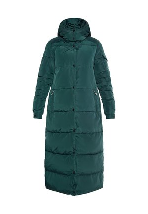 Lange groene pufferjas met een capuchon, voorzien van een gequiltde textuur, knopen aan de voorkant, zijzakken en een rechte silhouet.