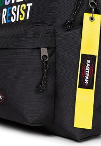 Eastpak DAY PAK'R - Mochila - bold btr black
