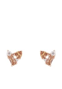 Ohrringe aus Roségold mit verschiedenen geschliffenen Kristallen in Amber- und Klar-Tönen, die in einem schmetterlingsähnlichen Design mit drei unterschiedlichen Formen angeordnet sind.