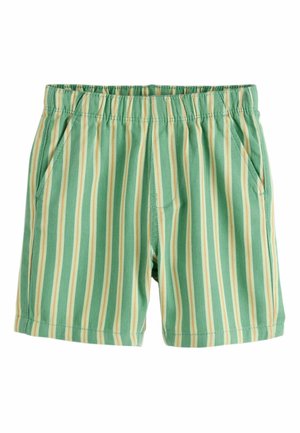 Grüne Shorts mit vertikalen weißen und gelben Streifen, elastischem Bund und Seitentaschen, flach auf einem weißen Hintergrund liegend.