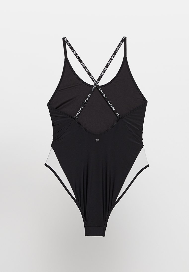 Maillot de bain une pièce noir avec des bretelles croisées, présentant des panneaux latéraux blancs et une texture lisse. Conçu pour une silhouette ajustée.