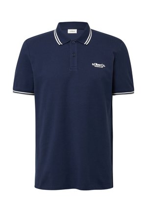 Polo shirt blu navy in cotone, con pattina a due bottoni, strisce bianche a colletto e maniche, e un logo sul petto.