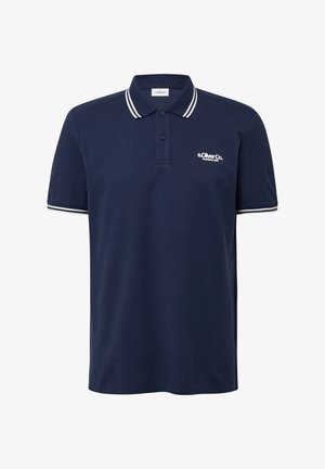 Granatowa koszulka polo wykonana z bawełny, z dwu-guzikowym zapięciem, białymi paskami na kołnierzyku i rękawach oraz logo na klatce piersiowej.