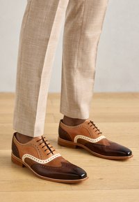 LEONARDO - Snøresko - vegas/mid brown/wood/white/sand/tan/mid brown/rich tan/natural