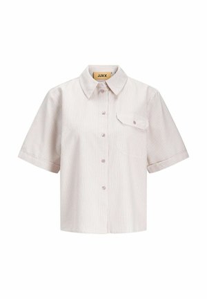 Polo s kratkimi rokavi v svetlo roza barvi z belimi navpičnimi črtami. Ima ovratnik z gumbi, sprednji žep in dekorativne gumbe.