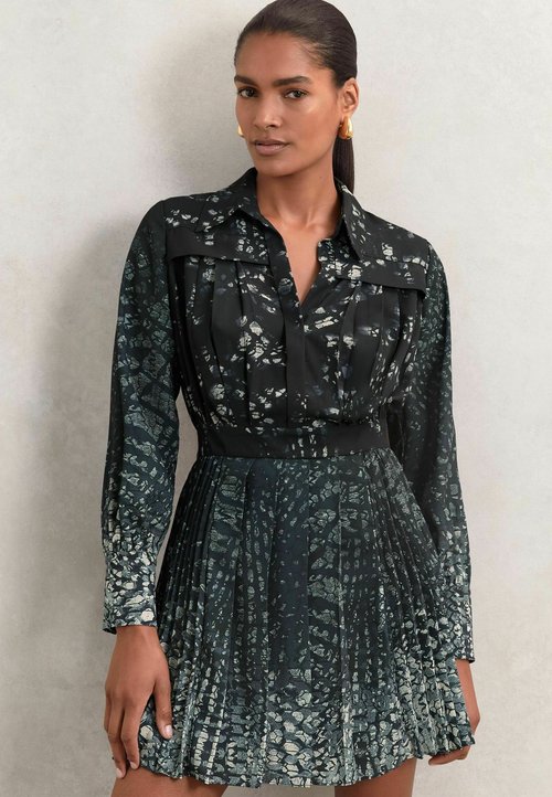 green emerald velvet dress Green Floral Lace Fitted Short Sleeve Midi Dress