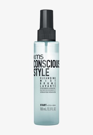 KMS Conscious Style Cleansing Mist 100 ml sprayfles voor hydratatie en verfrissing van het haar met zwarte pompkop tegen een witte achtergrond.