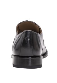 Zwarte leren schoen met een gladde afwerking, ronde hak en subtiele logo-detail. Kenmerkt zich door een klassiek ontwerp met een comfortabele binnenvoering.