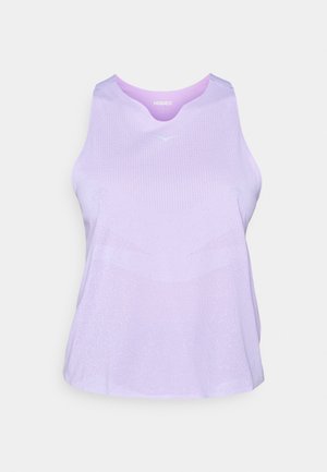 Jasnofioletowy sportowy top na ramiączkach z teksturowanym siateczkowym wzorem, okrągłym dekoltem i bezrękawowym krojem, z delikatnymi akcentami i otworami wentylacyjnymi.