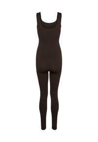 Zwarte, nauwsluitende jumpsuit van rekbare stof, met een scoopnek en lange pijpen, een gladde textuur en naadloos ontwerp.