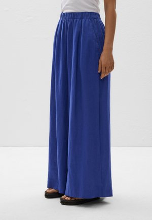 Weite blaue Leinenhosen mit elastischem Bund, die seitliche Taschen und eine glatte, strukturierte Oberfläche aufweisen.