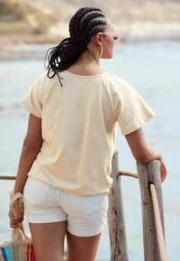 Next SHORT SLEEVE BUBBLEHEM REGULAR FIT - Triko s potiskem - neutral