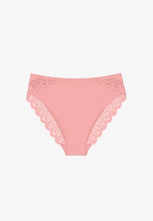 Jasnoróżowe majtki z wysokim stanem ozdobione koronką z falistym brzegiem. Wykonane z miękkiego materiału o gładkiej fakturze.