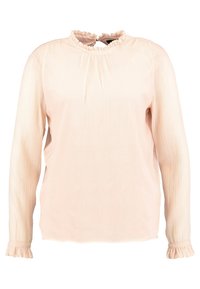 Blouse à manches longues de couleur pêche avec un col et des poignets à volants, présentant un tissu texturé plissé et une coupe droite.