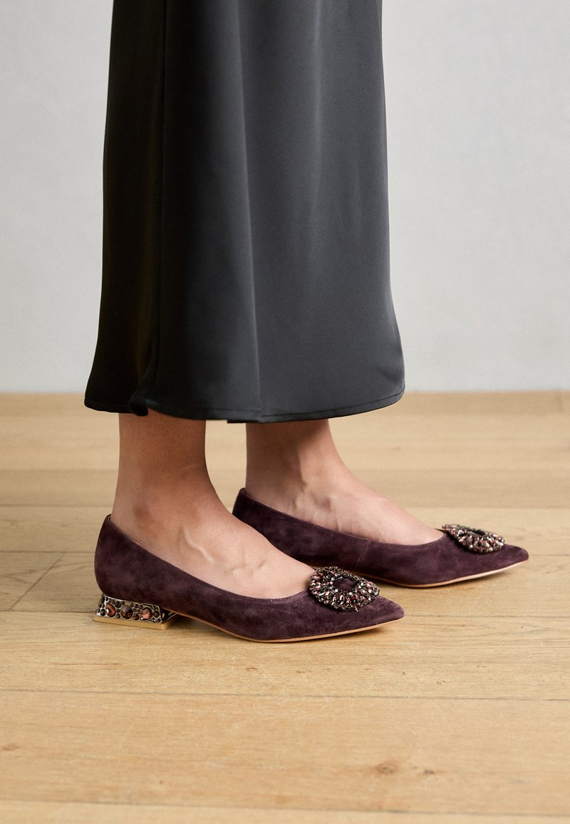 El Corte Inglés Manoletinas De Piel Punta Afilada Bronce