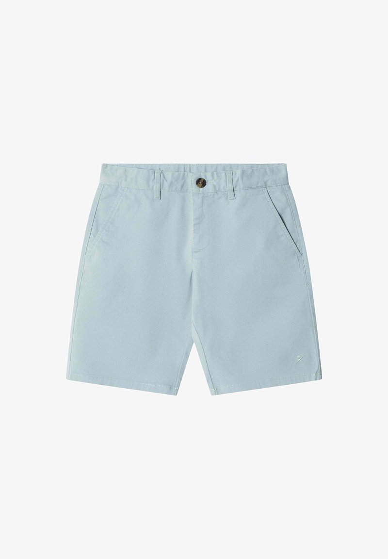 Hellblaue Herren-Shorts mit Fronttaschen, Gürtelschlaufen und Knopfverschluss, schlichtes Design mit kleinem Logo nahe dem Saum.