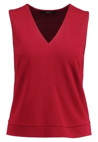 Červený top bez rukávů s V-výstřihem, vyrobený z měkké látky. Má elegantní design a jemný vertikální šev na přední straně.