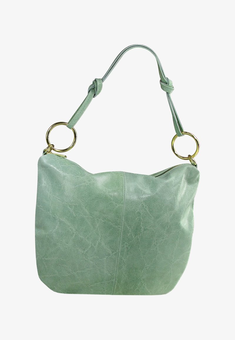 Groene leren handtas met een zachte textuur, gebogen vorm en een geknoopte schouderriem. Bevat twee circular hardware accenten in goudkleur.